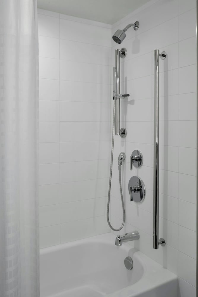 Фото Delta Hotels by Marriott Saskatoon Downtown