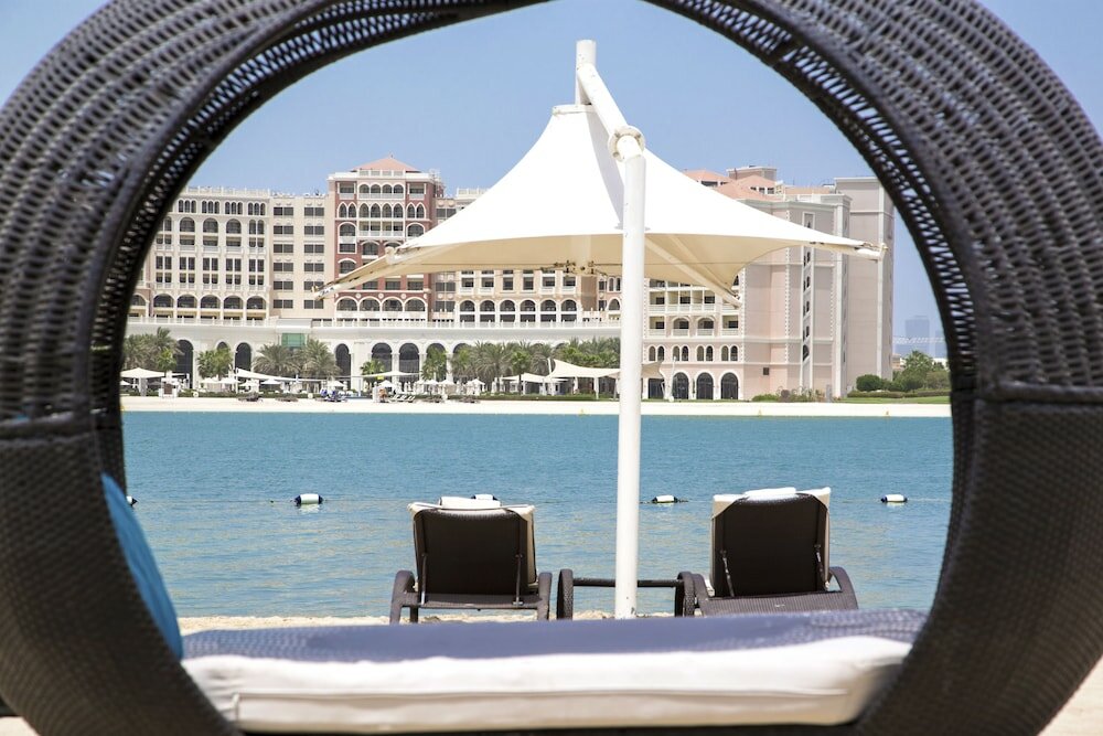 Фото Traders Hotel, Qaryat Al Beri, Abu Dhabi
