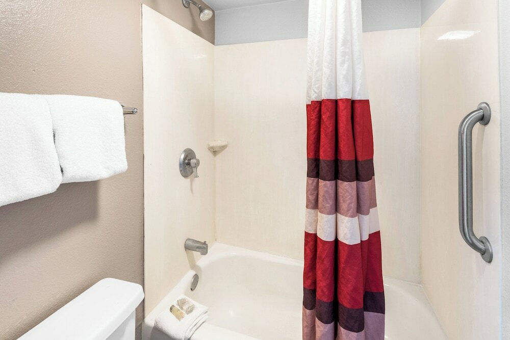 Фото Red Roof Inn Indianapolis North - College Park