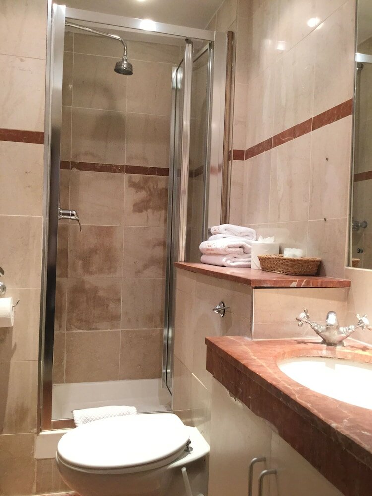 Фото The New London Carlton Hotel & Service Apartments