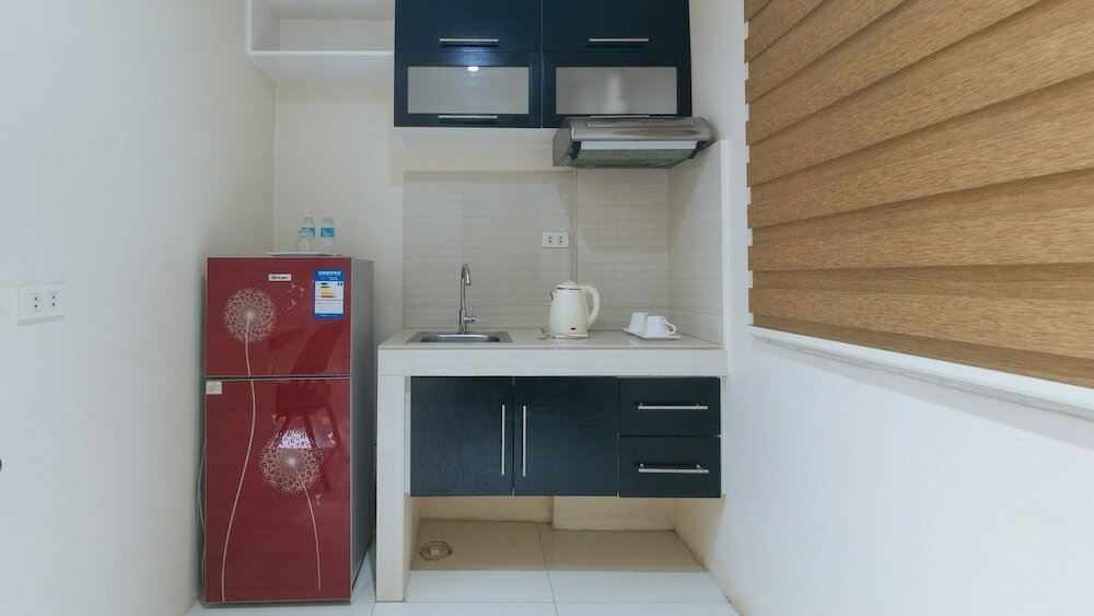 Фото RedDoorz @ Grand Apartelle Hernan Cortes Cebu