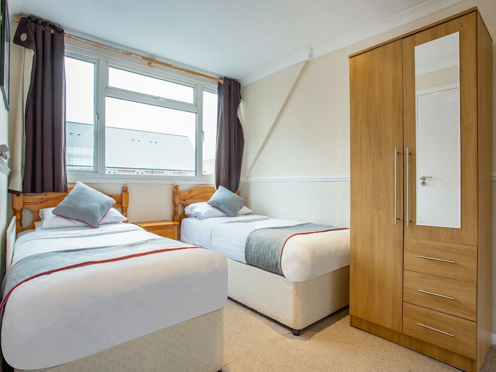 Фото Flexistay Ambers Gatwick Aparthotel