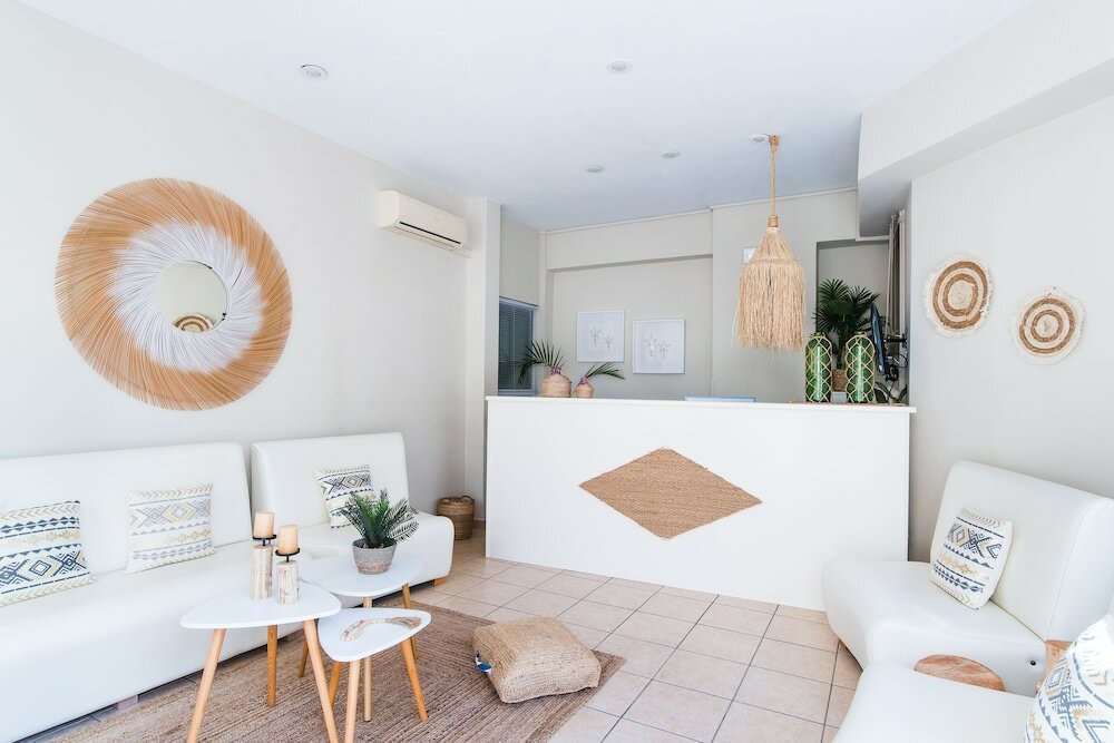 Фото Mirage Studios