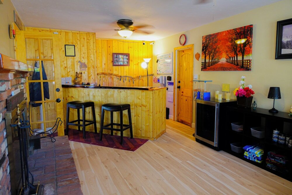 Фото Sleepy Hollow Cabins and Hotel