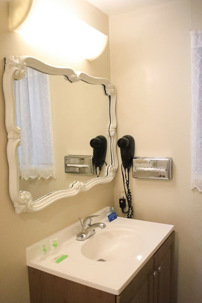 Фото Carmel Resort Inn