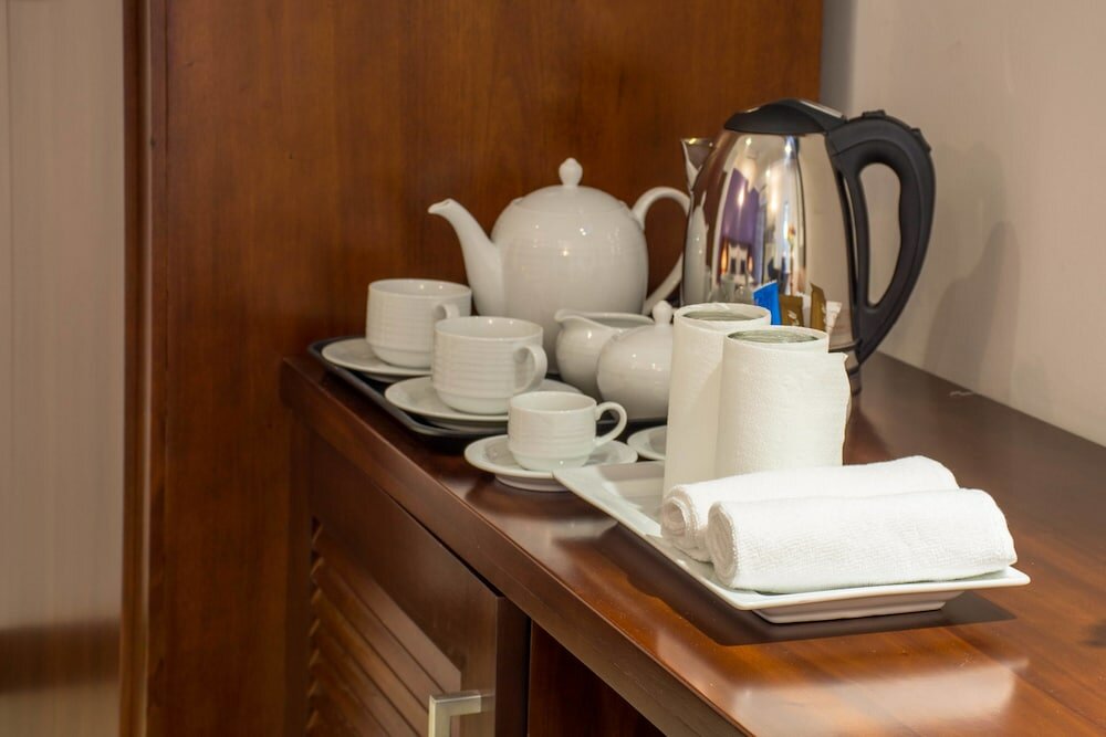 Фото Ceyloni City Hotel