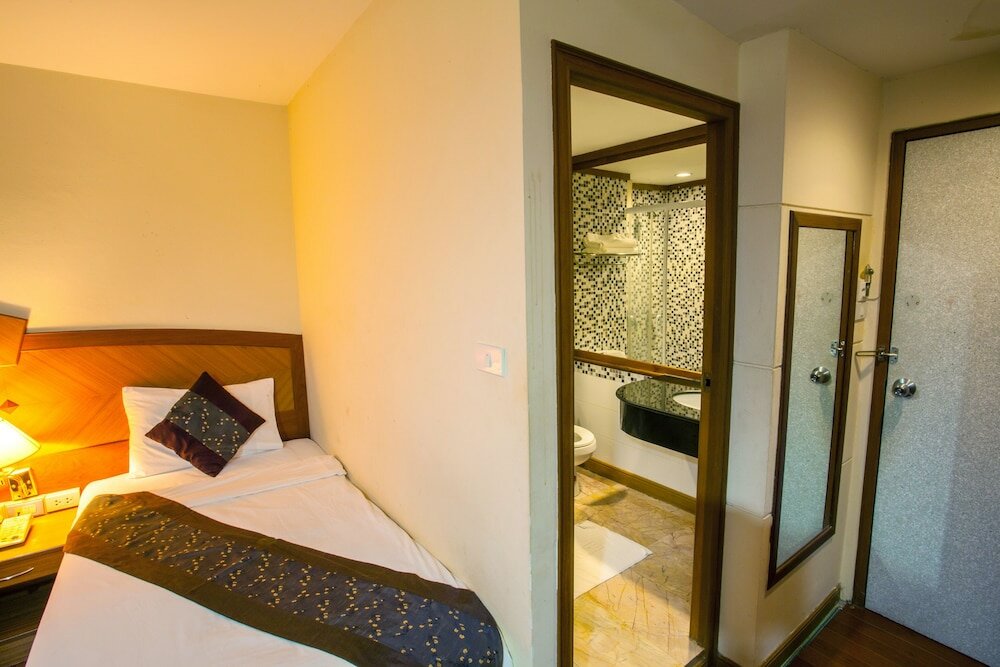Фото Nh Elegant Hotel