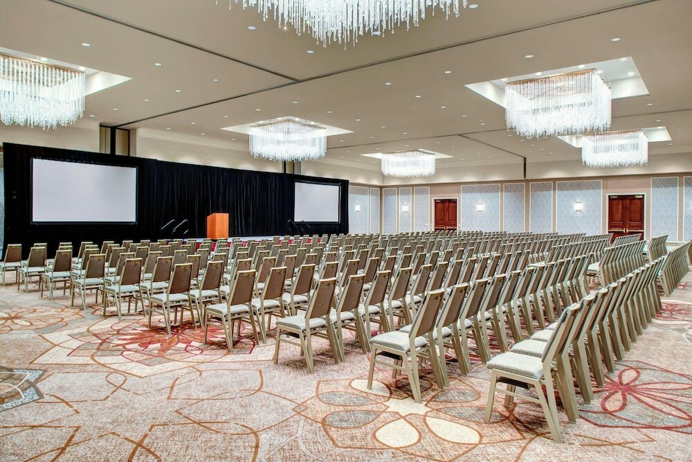 Фото Sheraton McKinney Hotel