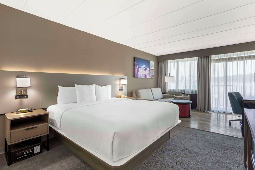 Фото Comfort Inn Edgewater on Hudson River