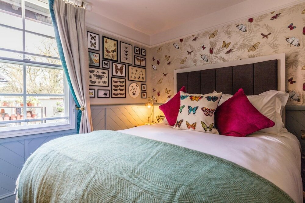 Фото The Hand & Spear