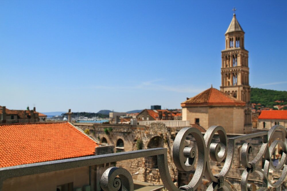 Фото La Porta Luxury Rooms