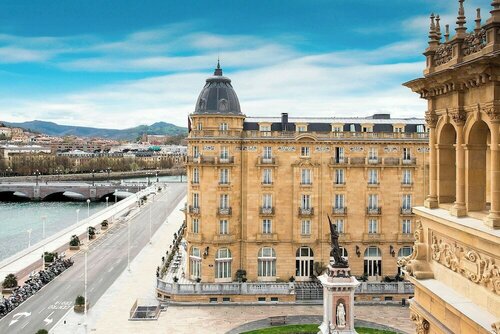 Внешний вид отеля Hotel Maria Cristina, a Luxury Collection Hotel в Доностия-Сан-Себастьяне, фото 1