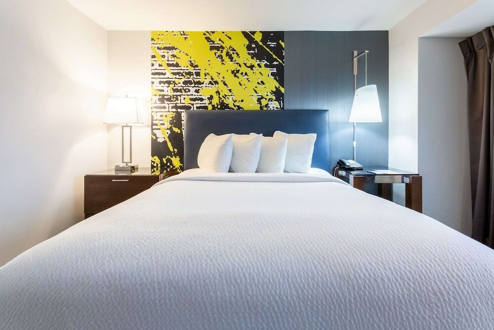 Фото Comfort Inn & Suites Baltimore Inner Harbor