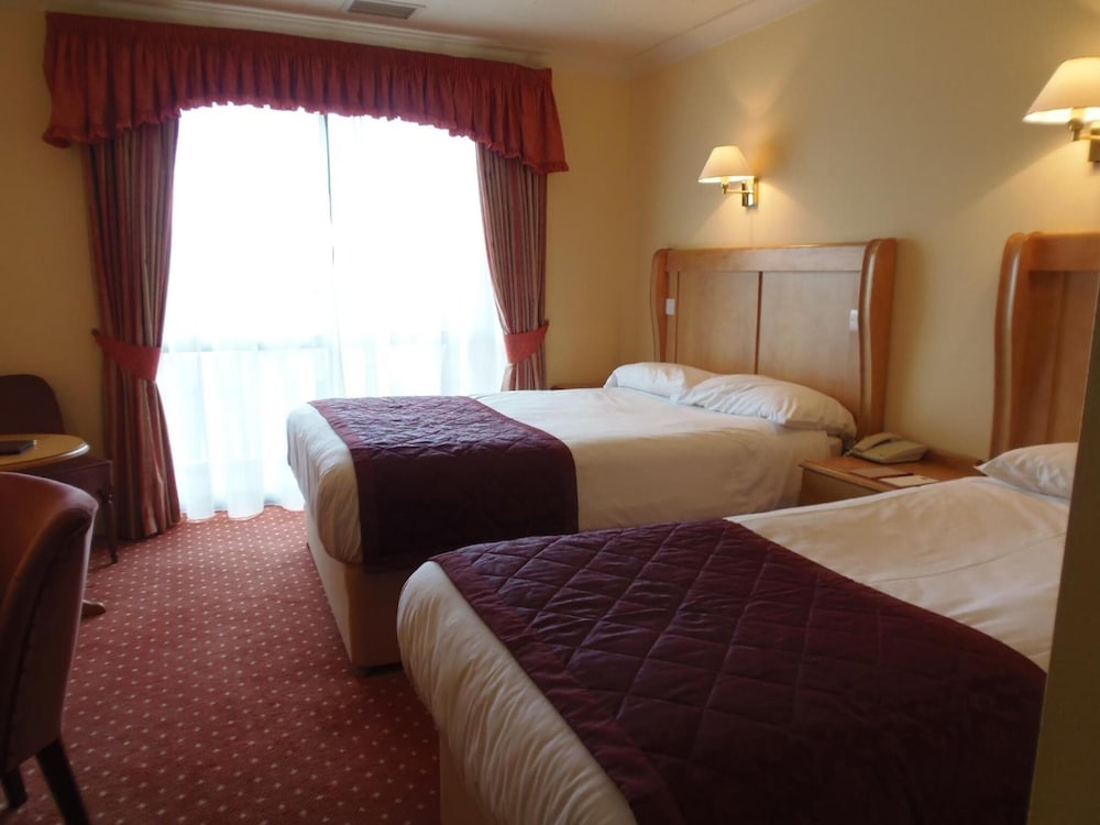 Фото Lakeside International Hotel