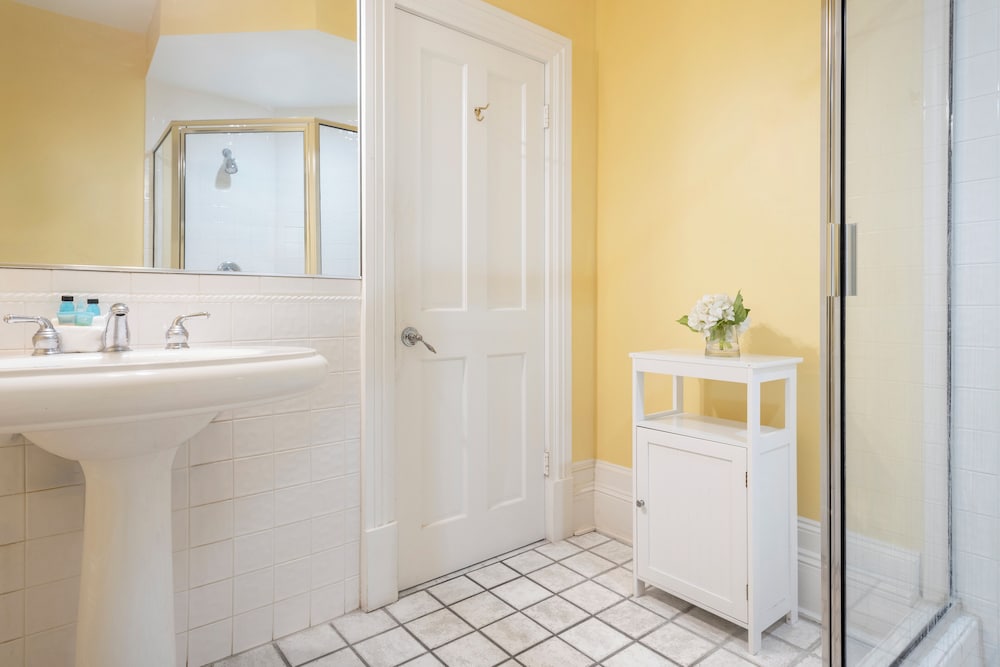 Фото Weatherstation Inn