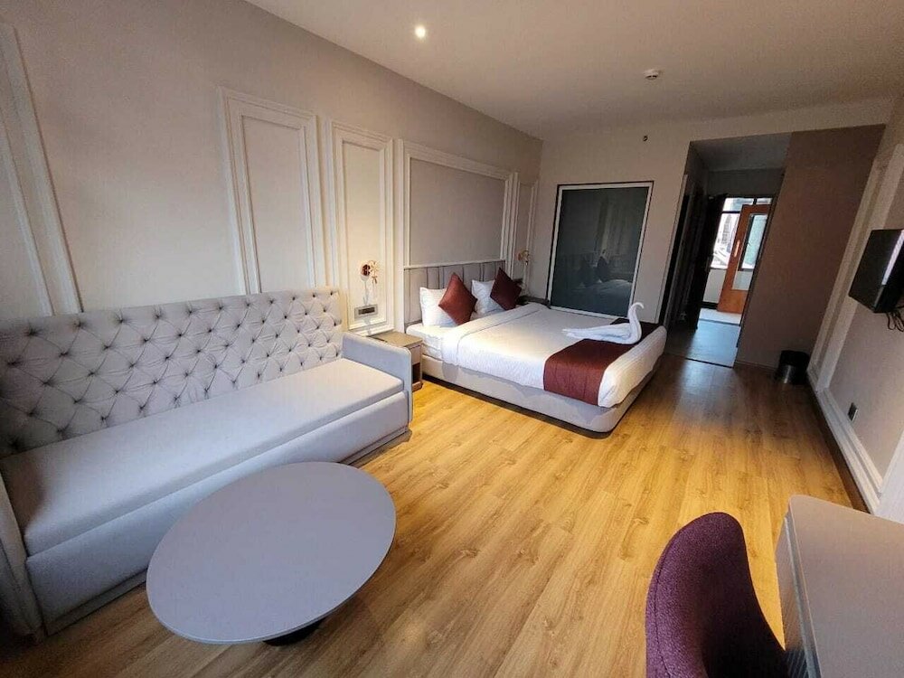 Фото Orsino Resort Mall Road