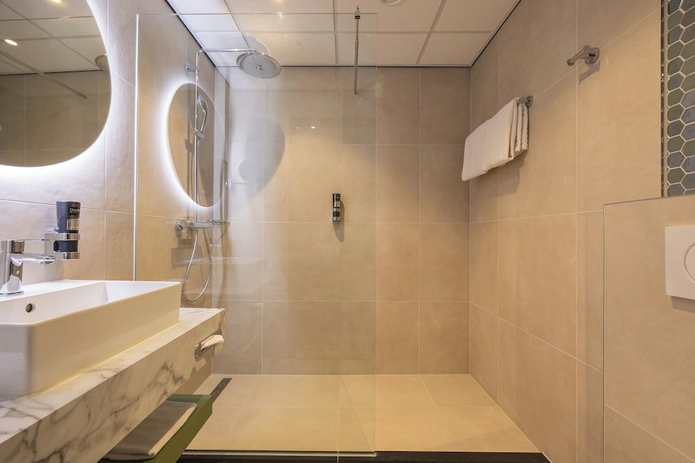 Фото Leonardo Hotel Breda City Center