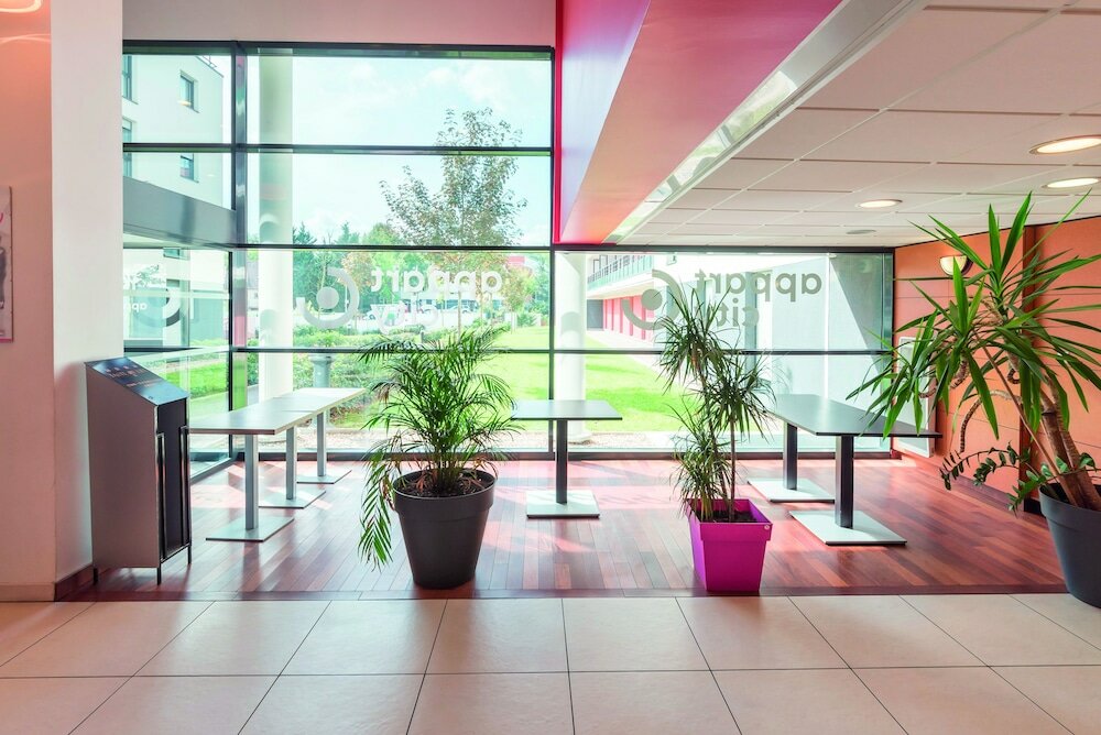 Фото Comfort Aparthotel Versailles Saint Cyr Lecole 