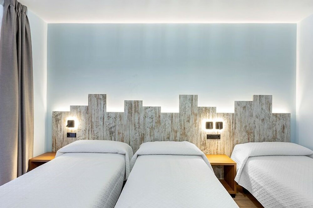 Фото Hostal Antón Martín