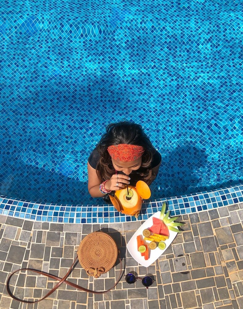 Фото J Ambalangoda