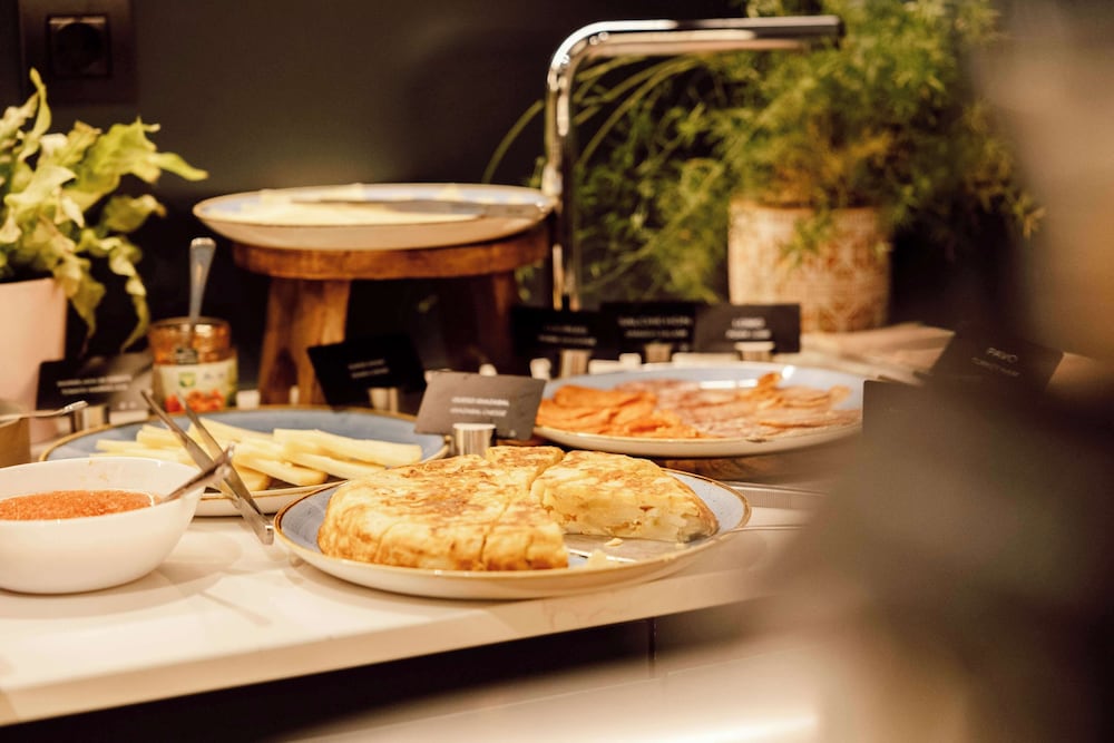 Фото Radisson Blu Hotel, Madrid Prado