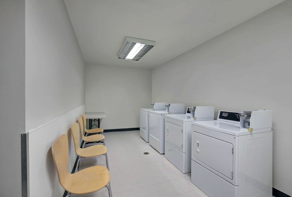 Фото Motel 6 Airdrie, Ab