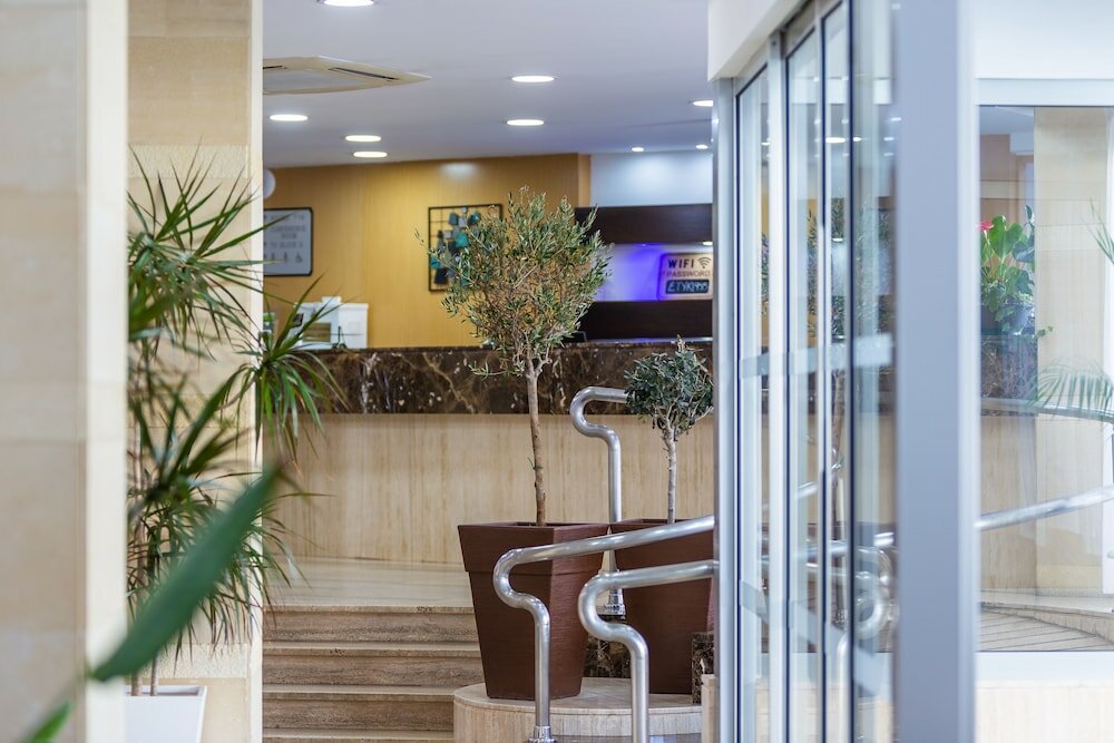 Фото Tetyk Hotel Apartments