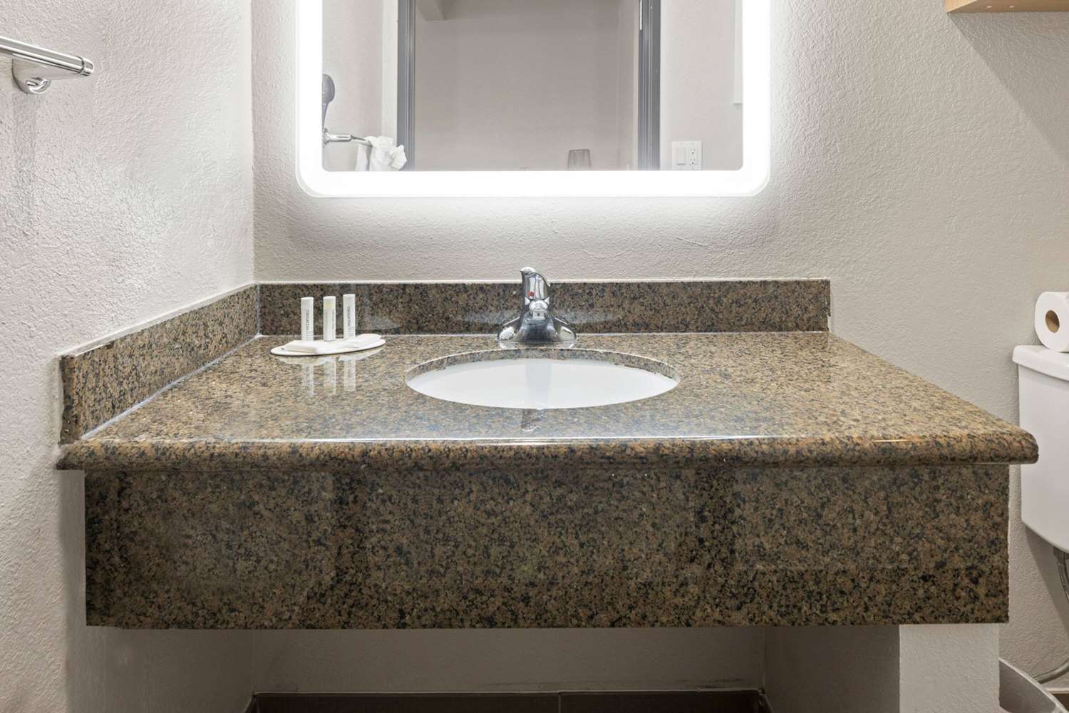 Фото Days Inn by Wyndham San Diego-East/El Cajon