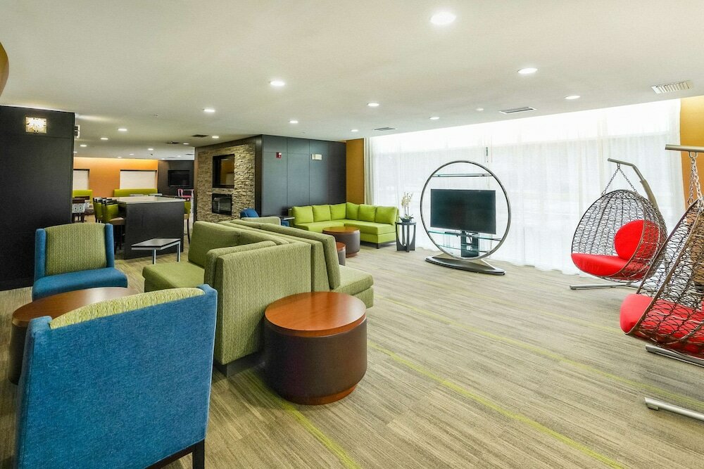 Фото Comfort Suites Lake City