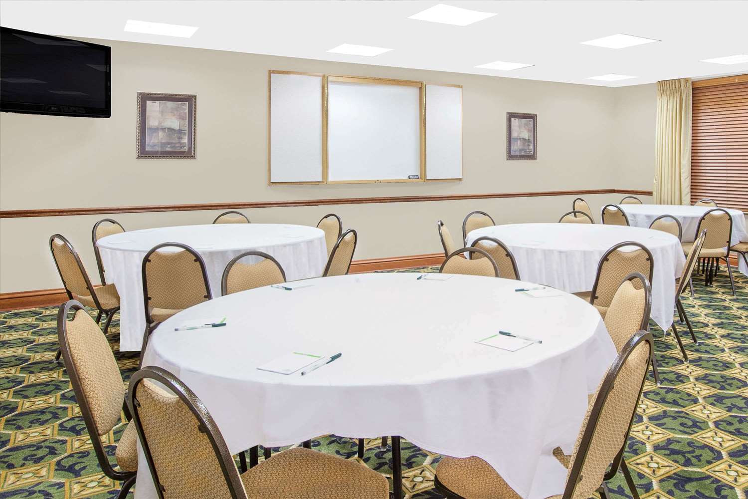 Фото Wingate by Wyndham Lafayette Airport