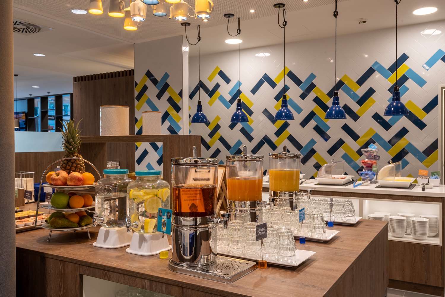 Фото Hampton by Hilton Düsseldorf City Centre