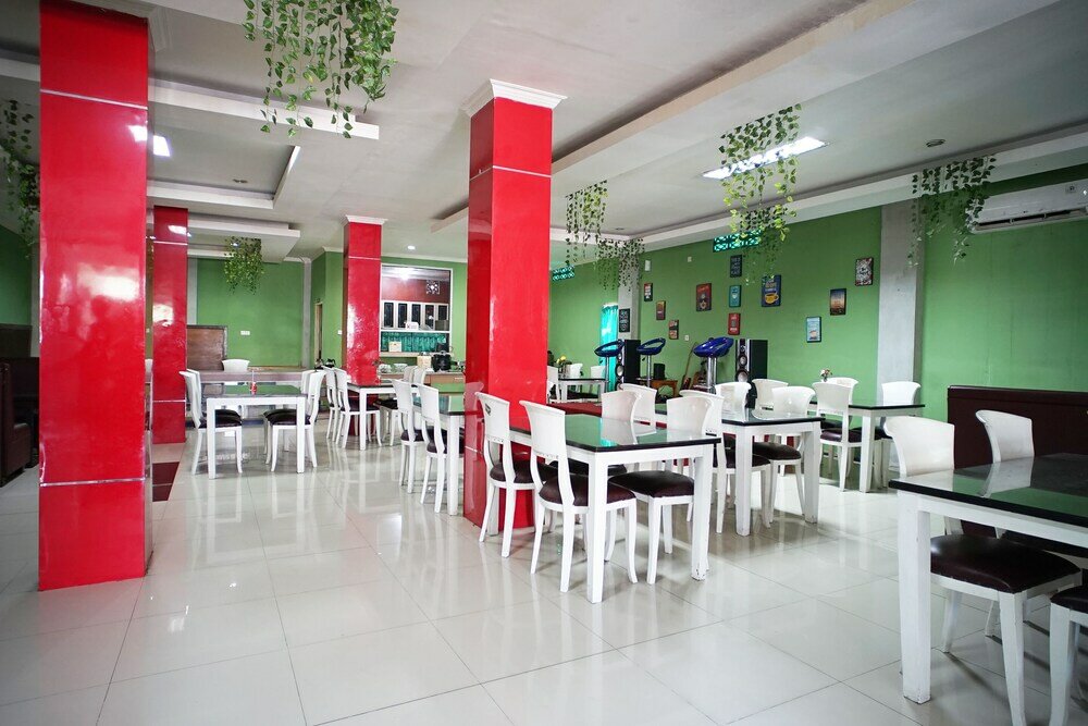 Фото Capital O 2885 Hemra Hotel