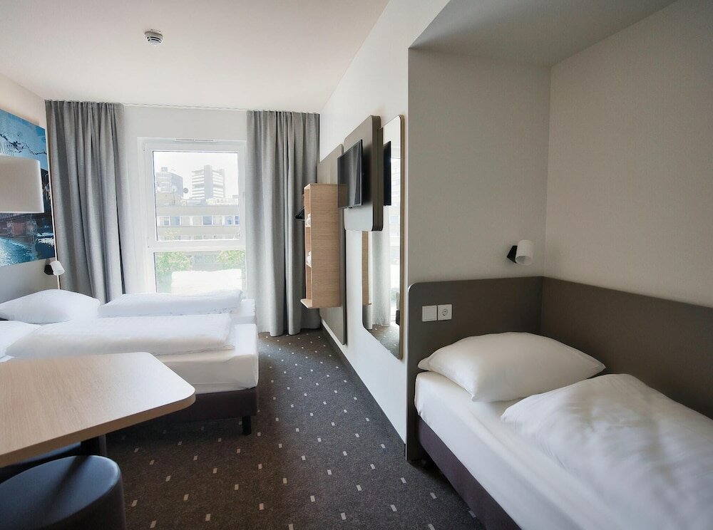 Фото B&b Hotel Köln-City