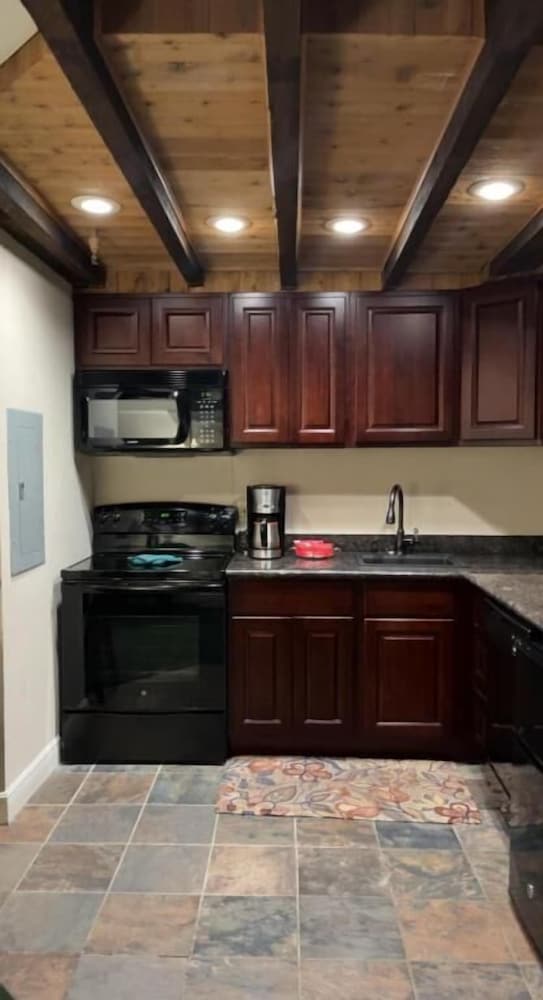 Фото Plaza Suites Downtown New Orleans