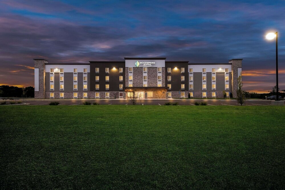Фото Woodspring Suites Kansas City Airport
