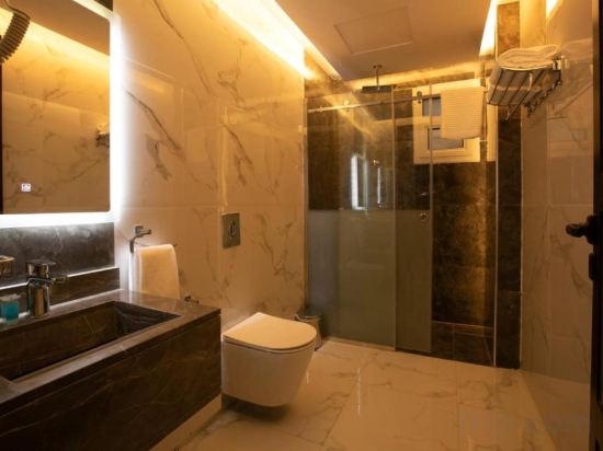 Фото Luxury Night Hotel