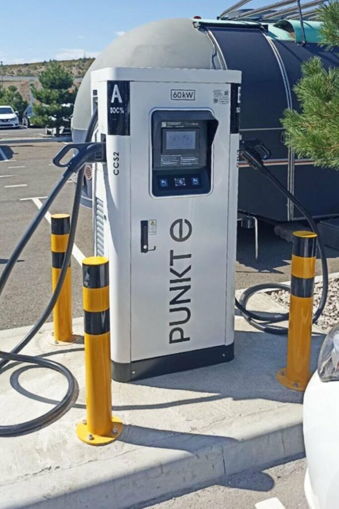 Electric car charging station Punkt E, Gelendgik, photo