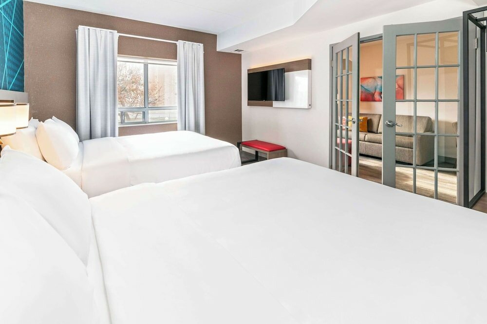 Фото Quality Suites London