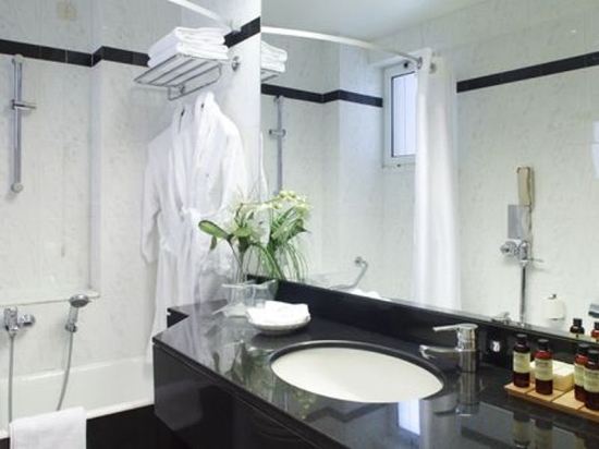 Фото Holiday Inn Thessaloniki Hotel