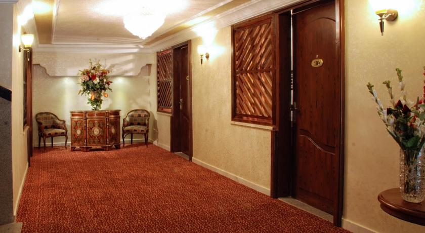 Фото Jardaneh Hotel