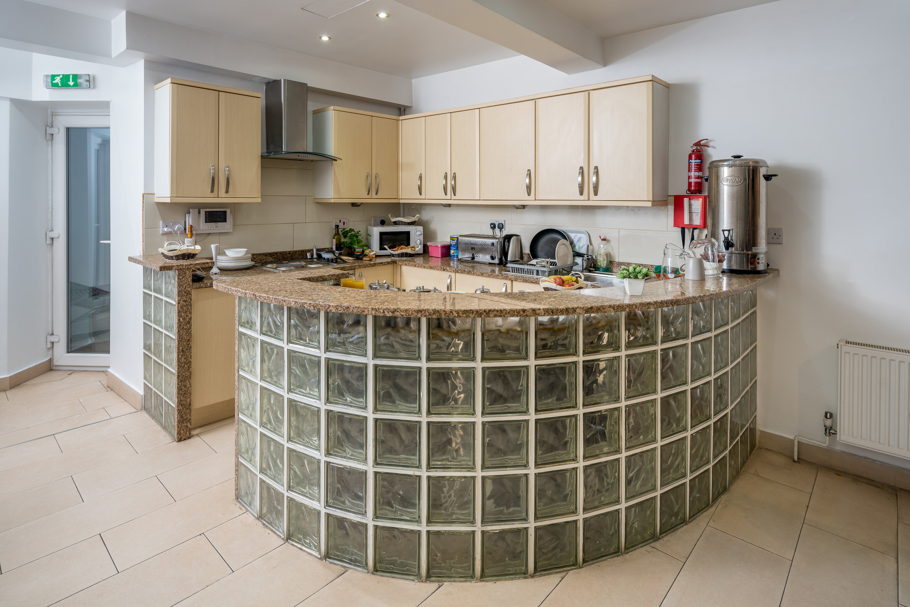 Фото Oyo Abbey Hotel, London Shepherd's Bush Market