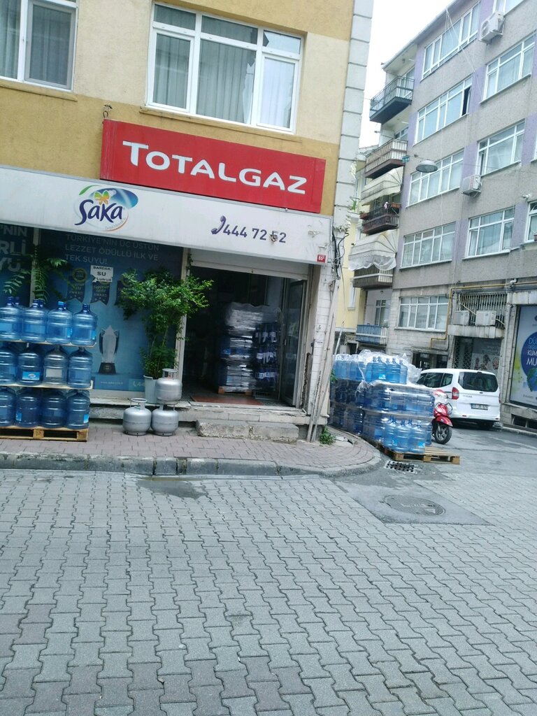 محل بيع المياه Sakasu Fuska Natural Spring Water ، اسطنبول، صورة