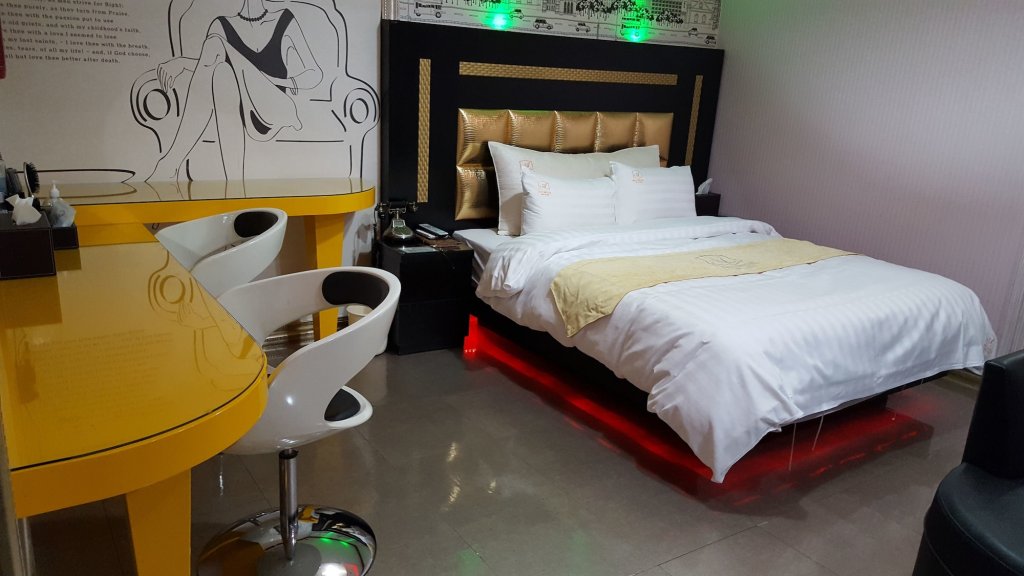 Фото West In Hotel