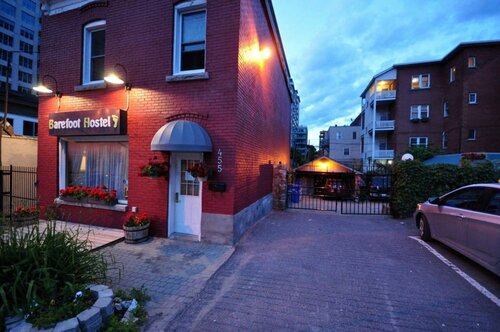 Хостел Barefoot Hostel в Оттаве