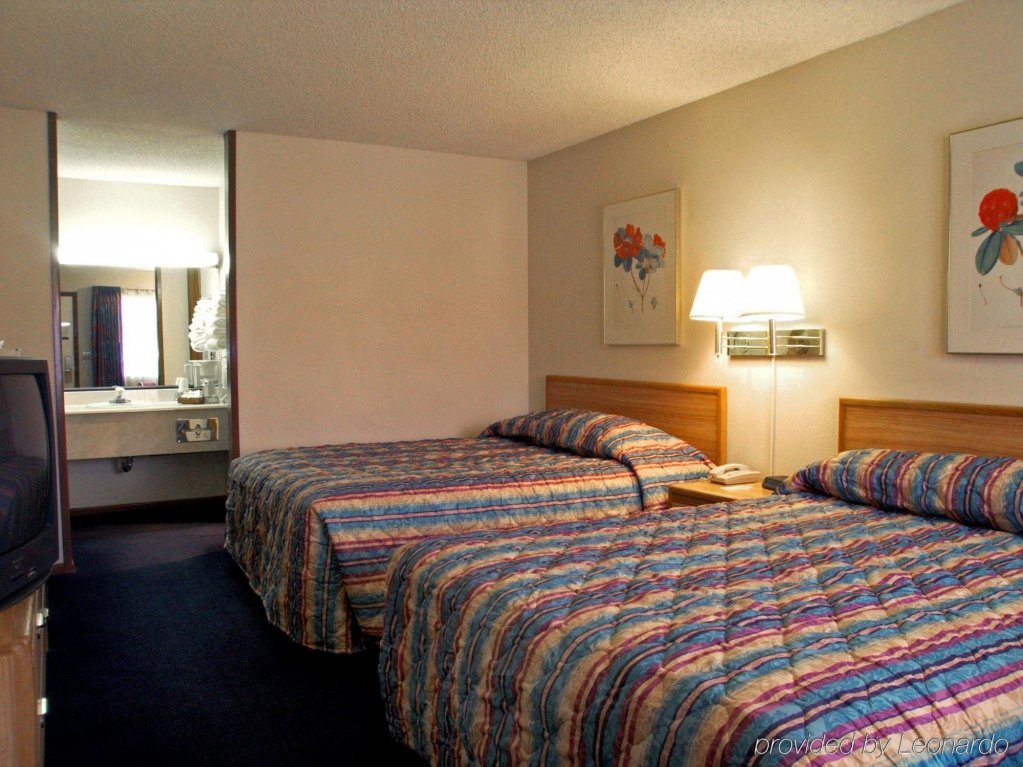 Фото Palm Inn Hotel near Tyler Mall Riverside