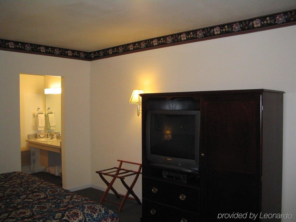 Фото Chalet Motel Mequon