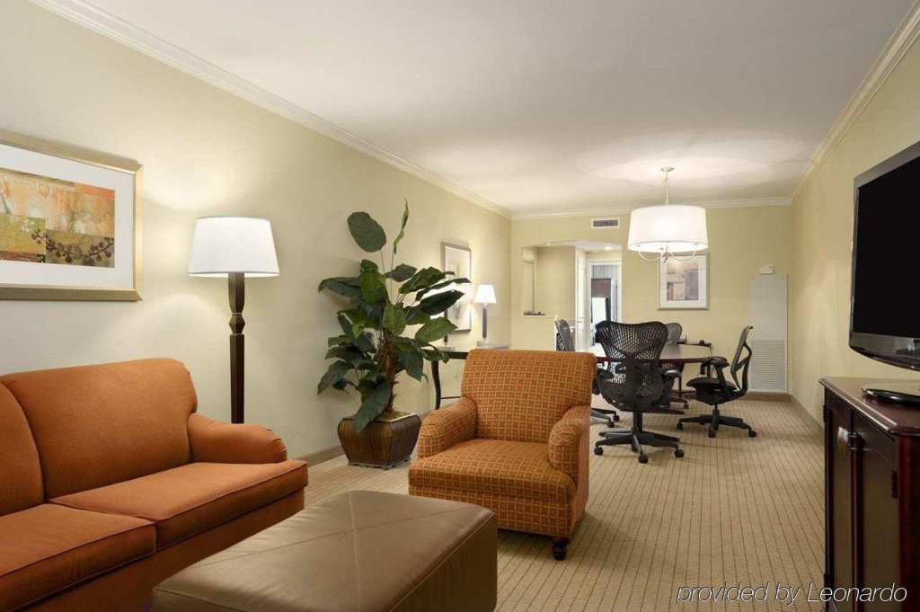 Фото Embassy Suites Tampa Downtown