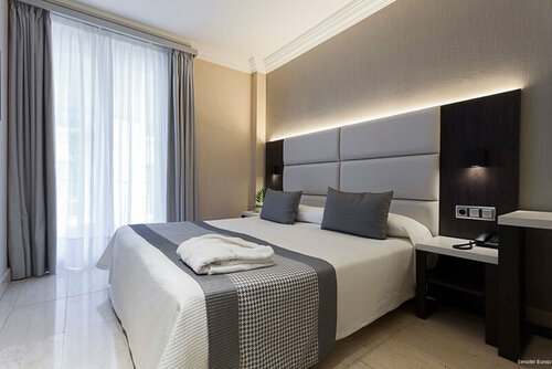 Внешний вид отеля Hotel Europa в Памплоне, фото 2