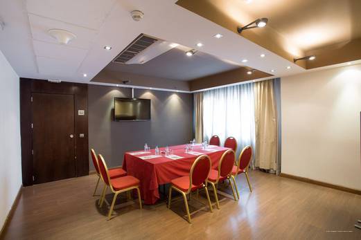 Фото Отель Petit Palace Arturo Soria