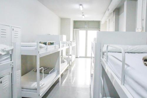 Фото Hola Hostal Eixample